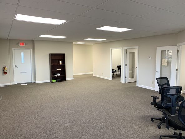 Suites ~ 1400 to 2800 SF: 810 Brown St, Columbus, IN 47201